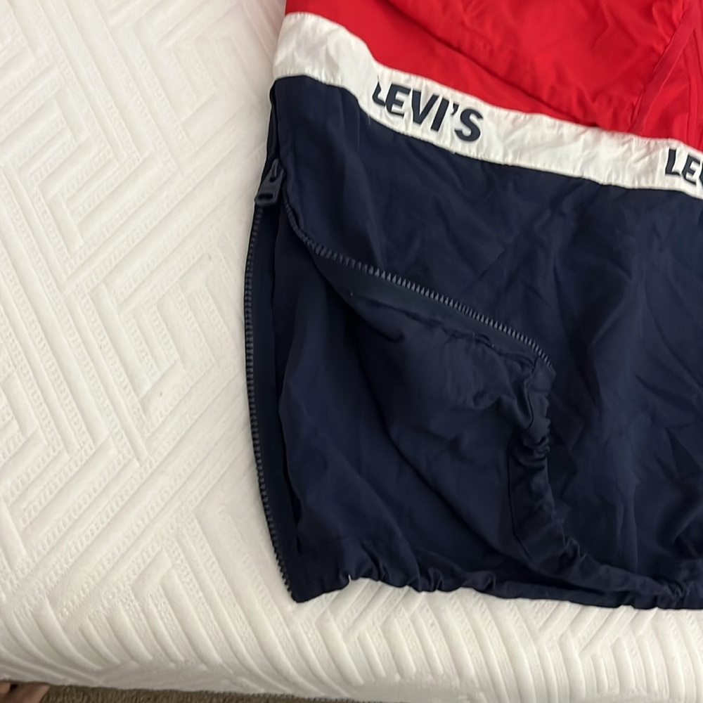 Levi’s Pullover - image 3